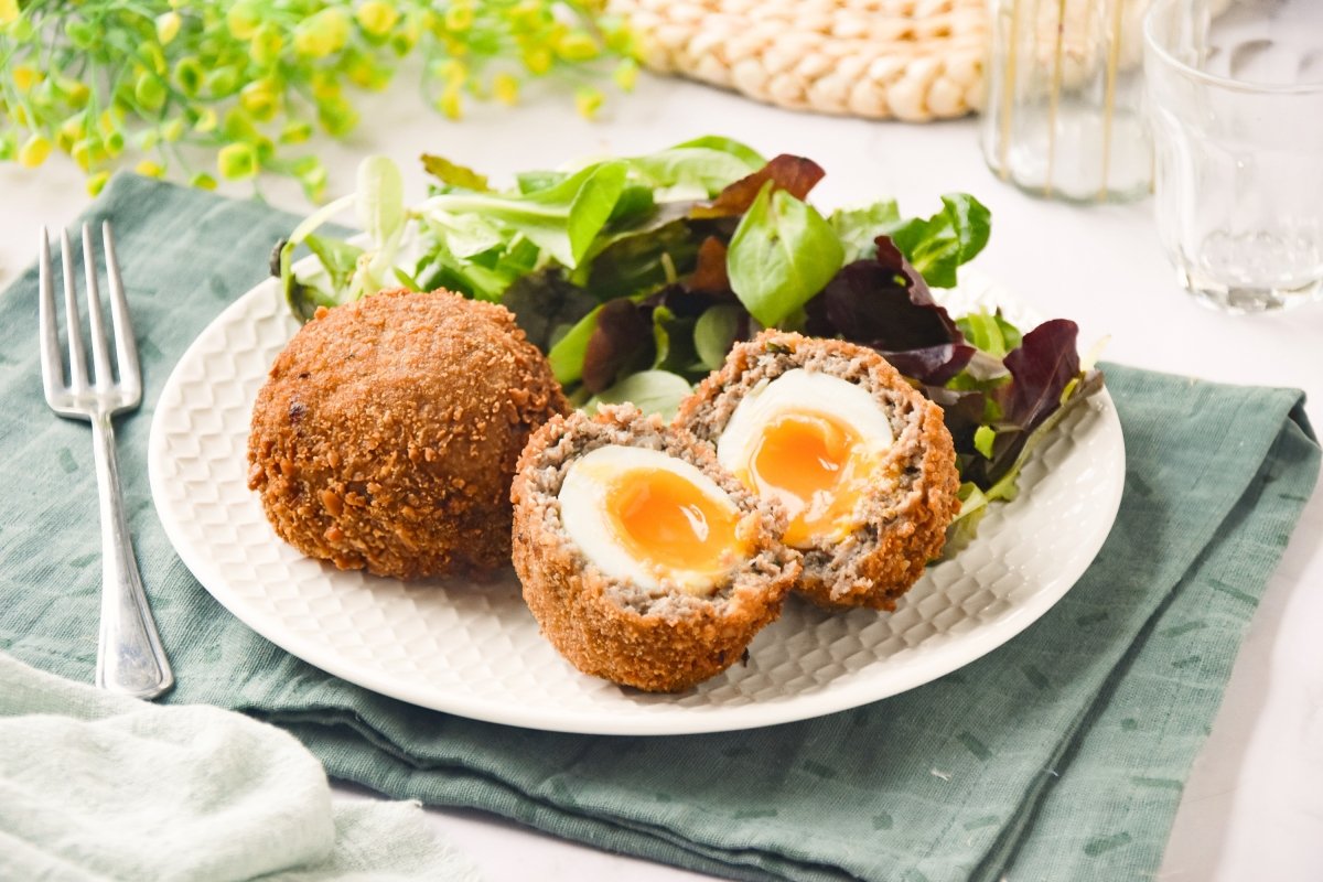 Huevos escoceses listos para comer