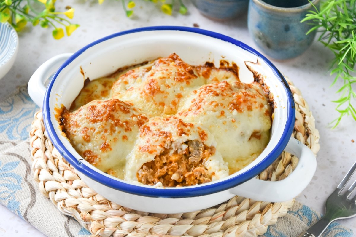 Huevos rellenos de carne caseros