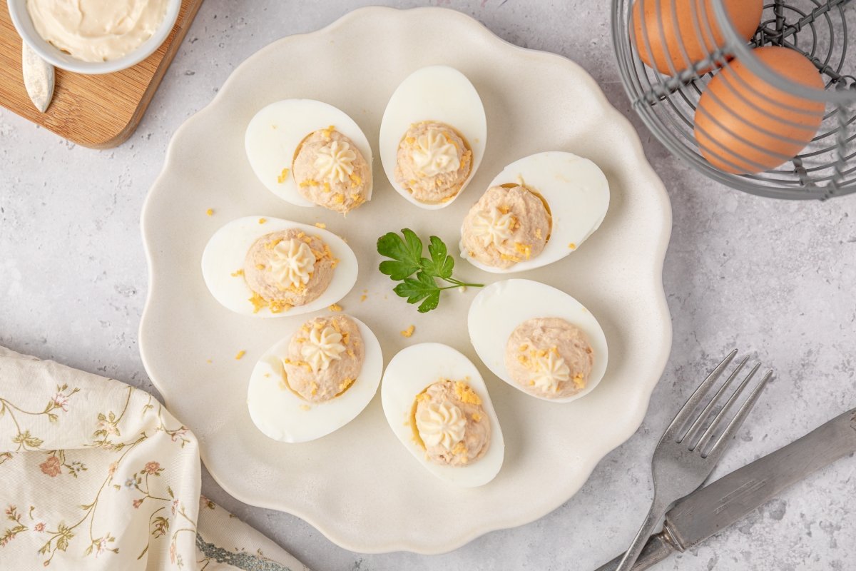 Huevos rellenos en Thermomix servidos