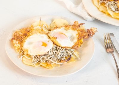 Huevos rotos con gulas