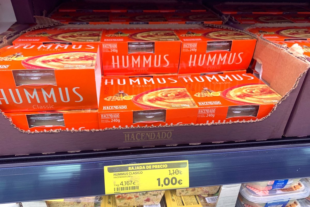 Hummus de garbanzos tradicional en las neveras de Mercadona