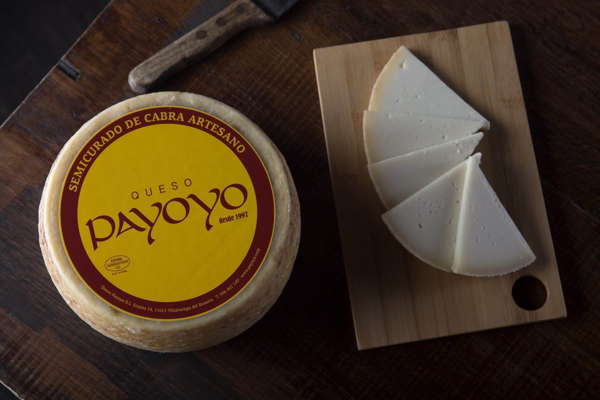 Imagen de un queso Payoyo español cortado