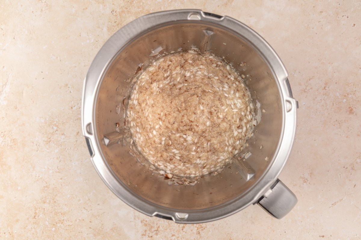 Incorporando arroz y vino al risotto de setas en Thermomix