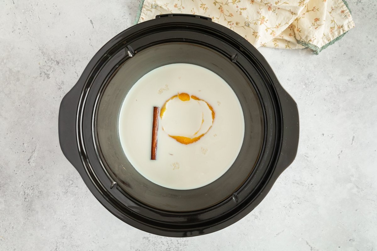 Incorporando el arroz para el arroz con leche en Crock Pot