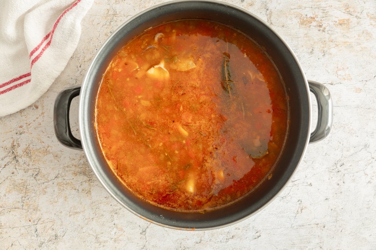 Incorporando pescado al gazpacho de mero