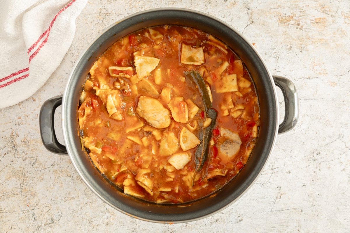 Incorporando tostas al gazpacho de mero