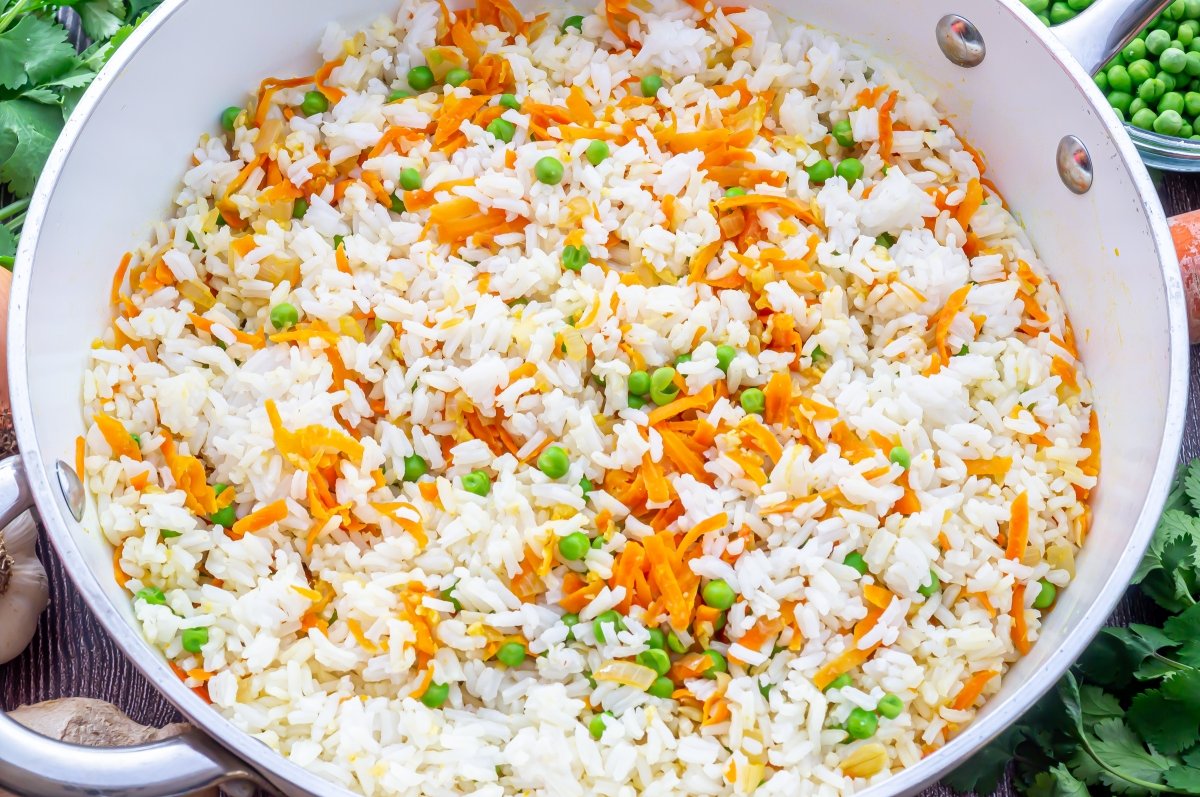 Incorporar el arroz del chaulafán
