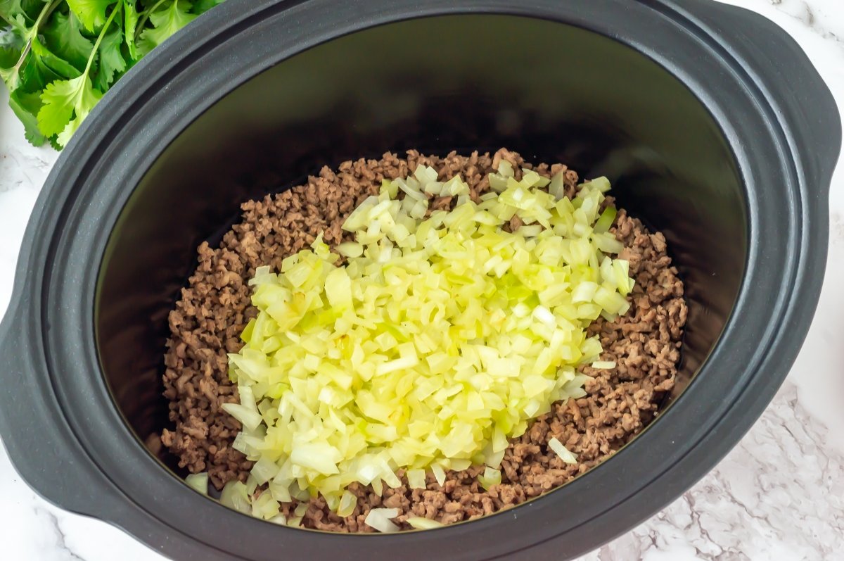Incorporar la cebolla del chili con carne en Crock Pot