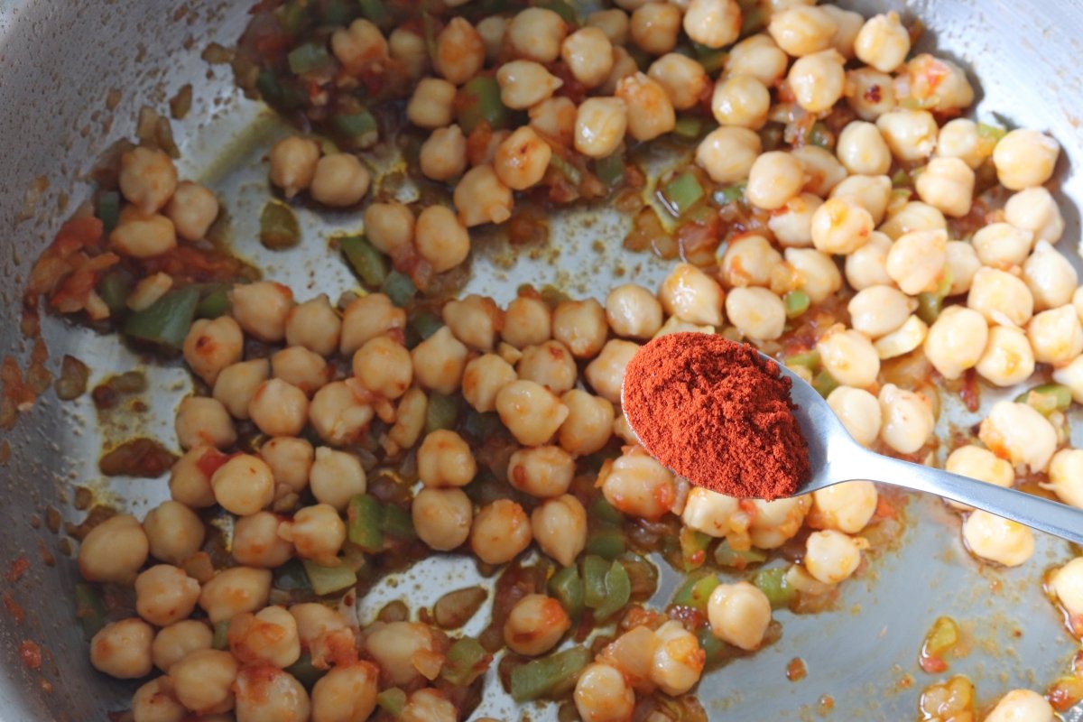 Incorporar los garbanzos cocidos previamente