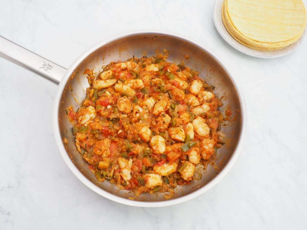 Incorporar los langostinos al sofrito