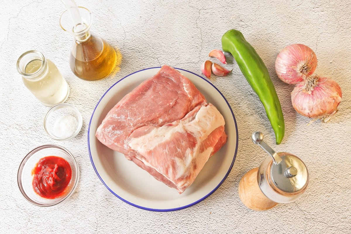 Ingredientes de la cabezada de cerdo en salsa