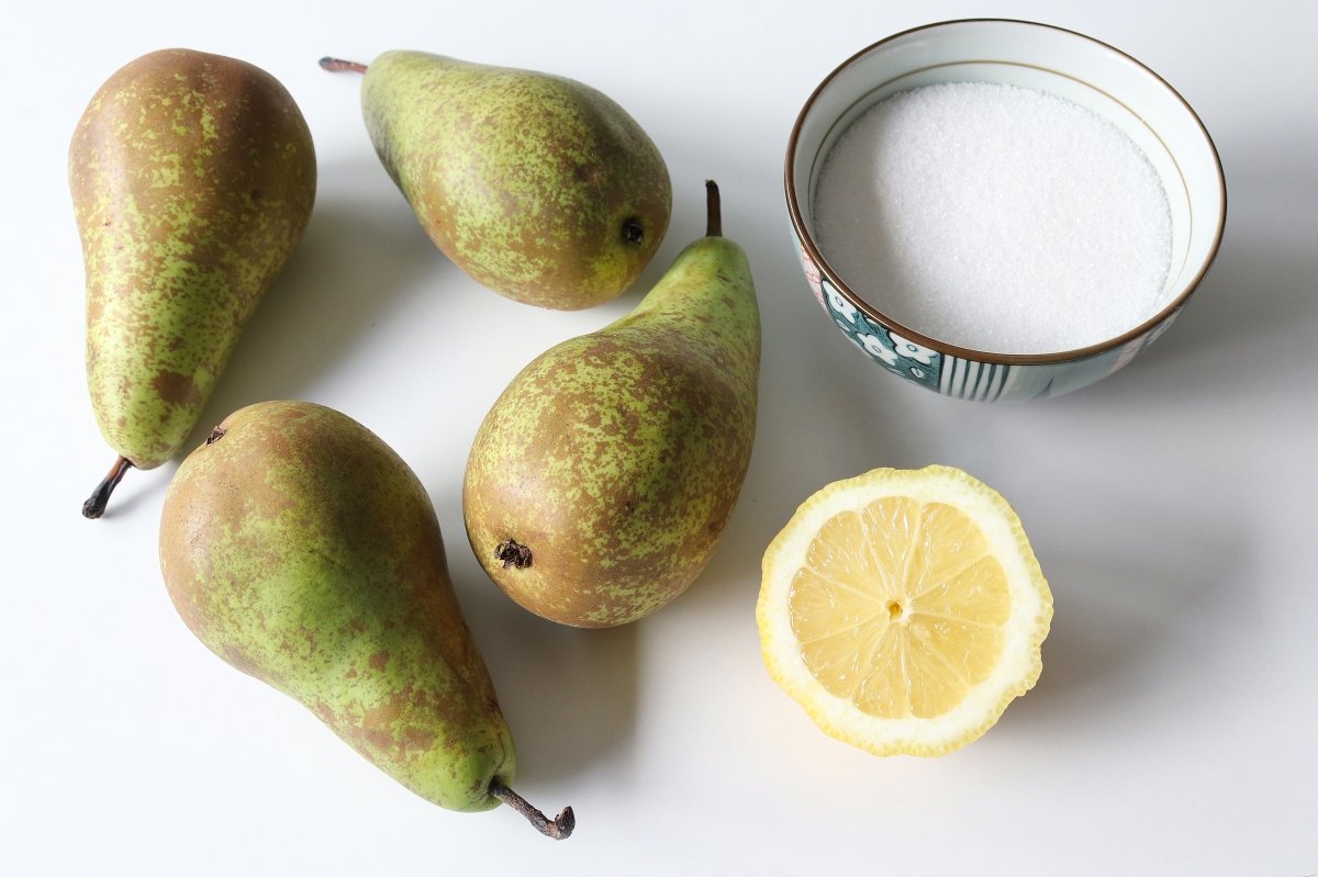 Pear compote ingredients