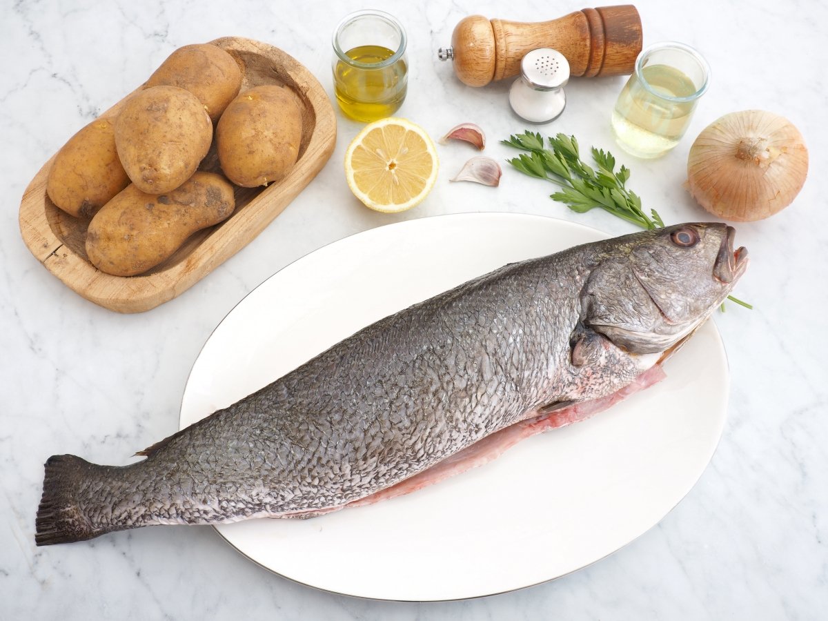 Ingredientes de la corvina al horno con patatas