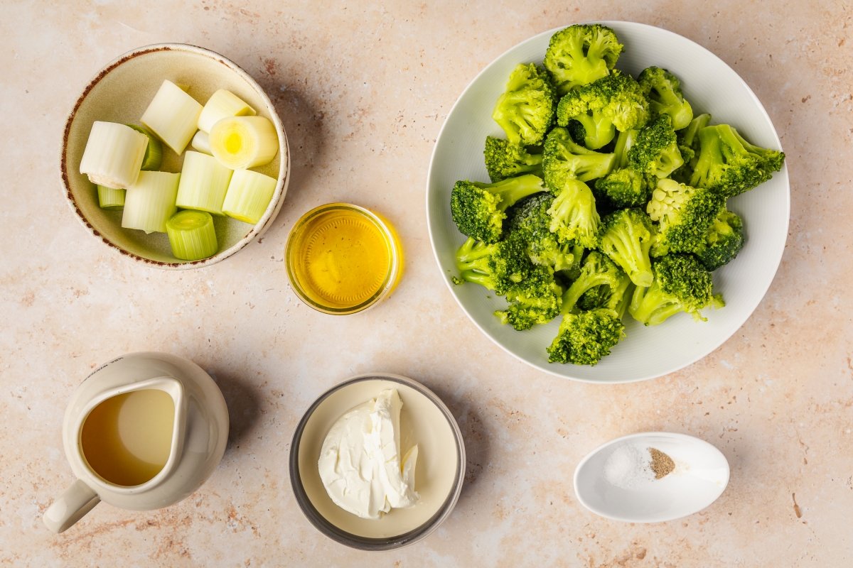 Ingredientes de la crema de brócoli en Thermomix