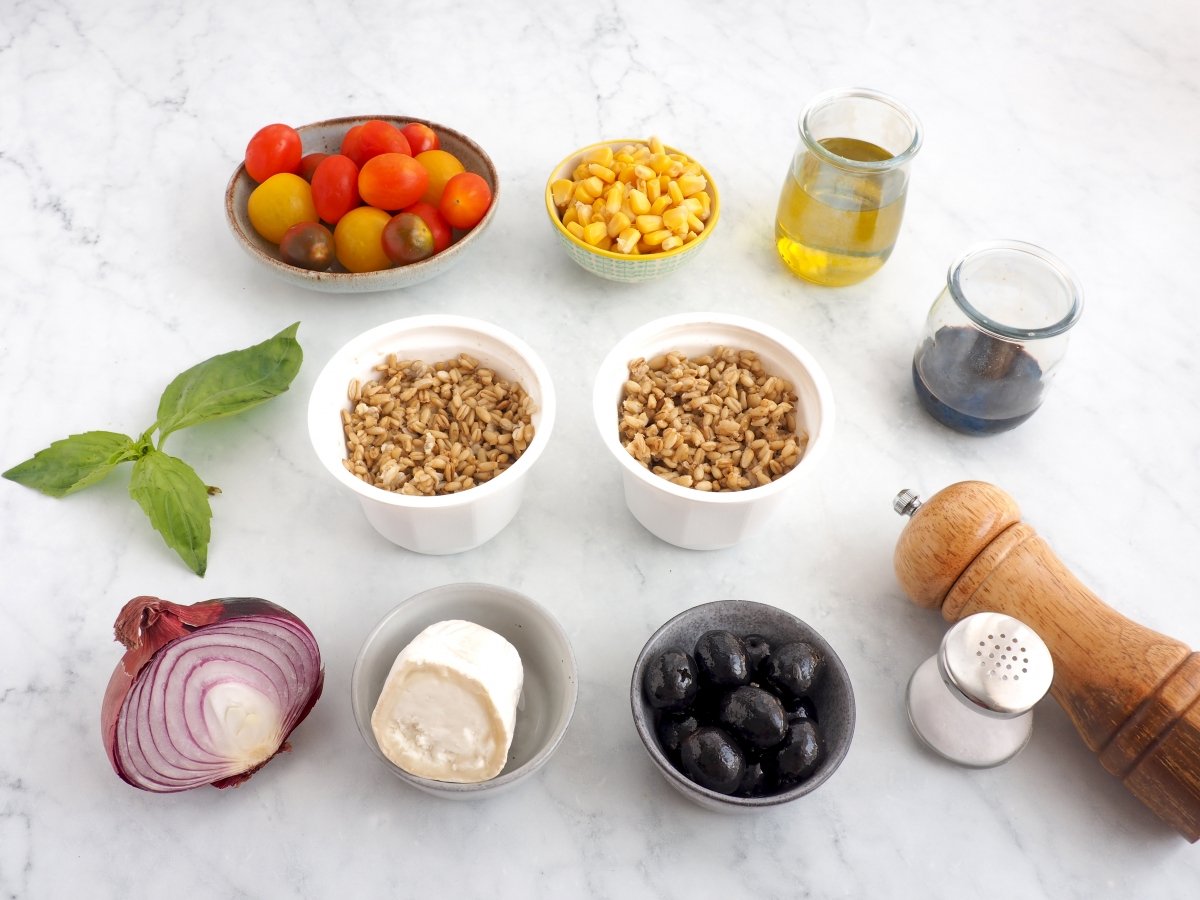 Ingredientes de la ensalada de avena cocida