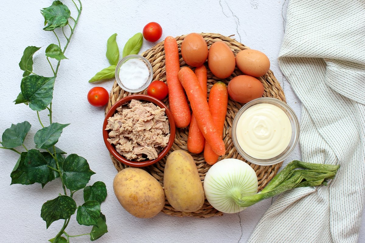 Ingredientes de la ensalada mimosa