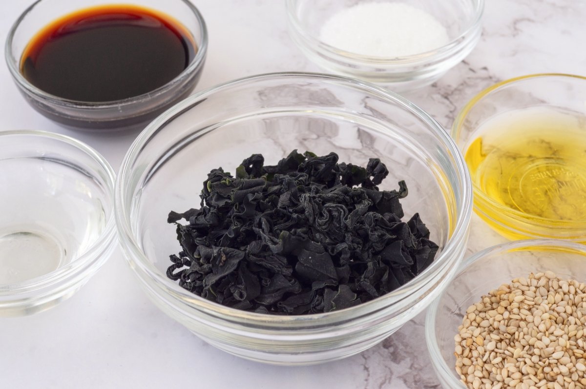 Ingredientes de la ensalada wakame