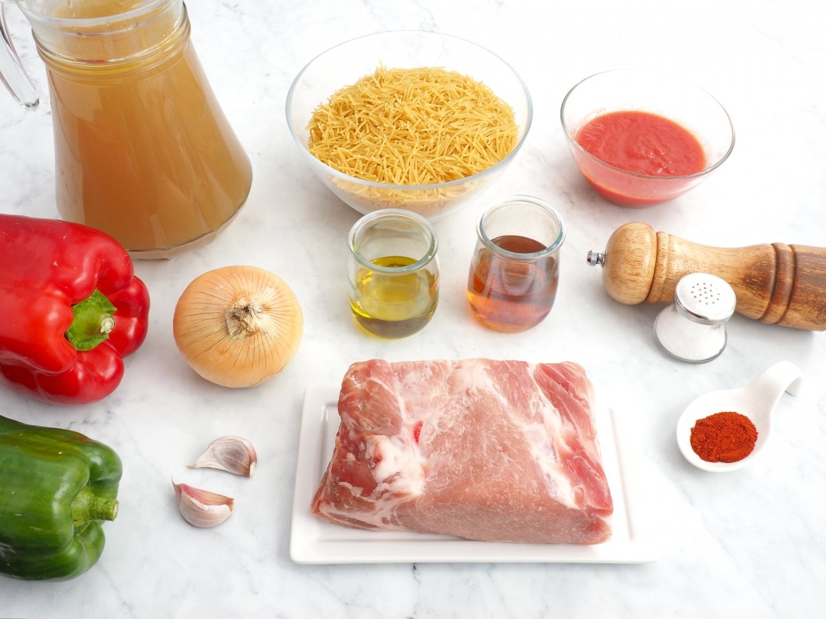Ingredientes de la fideuá de carne