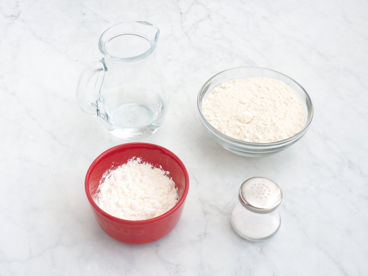 Ingredientes de la masa para gyozas