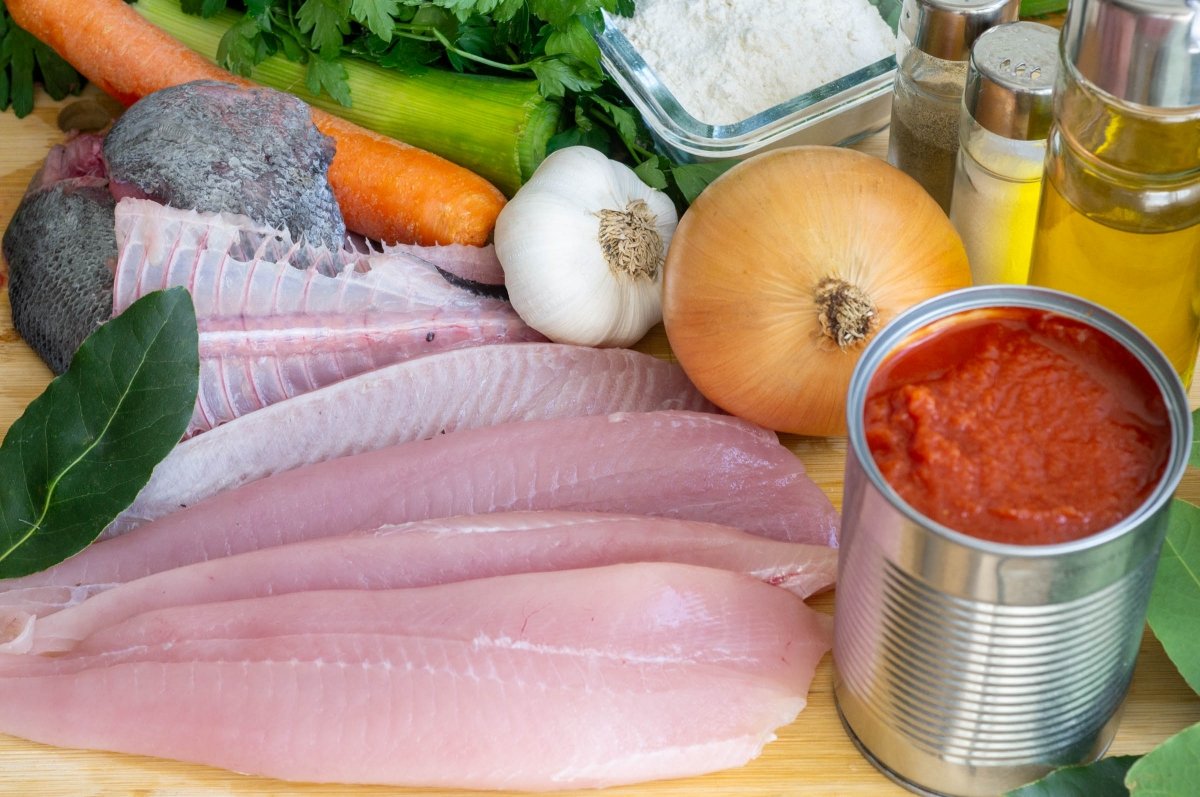 Ingredientes de la palometa con tomate