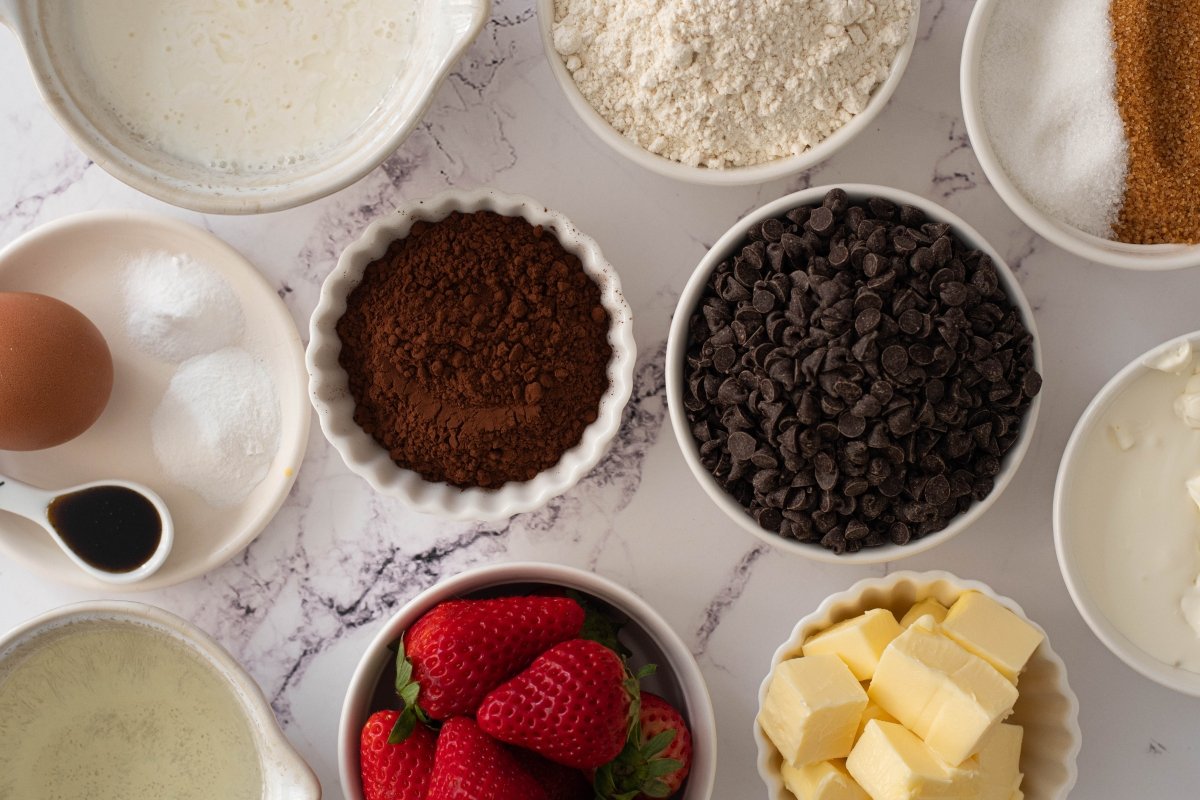 Ingredientes de la tarta de chocolate y fresas