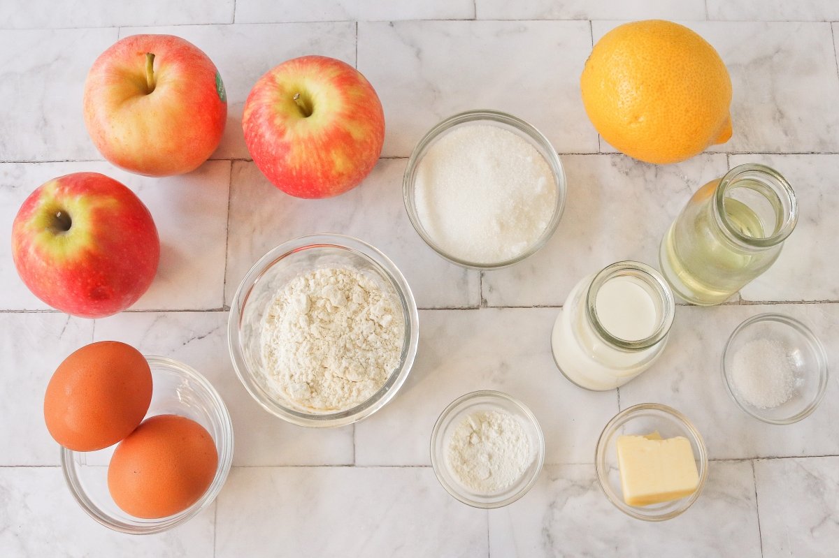 Ingredientes de la tarta de manzana en freidora de aire