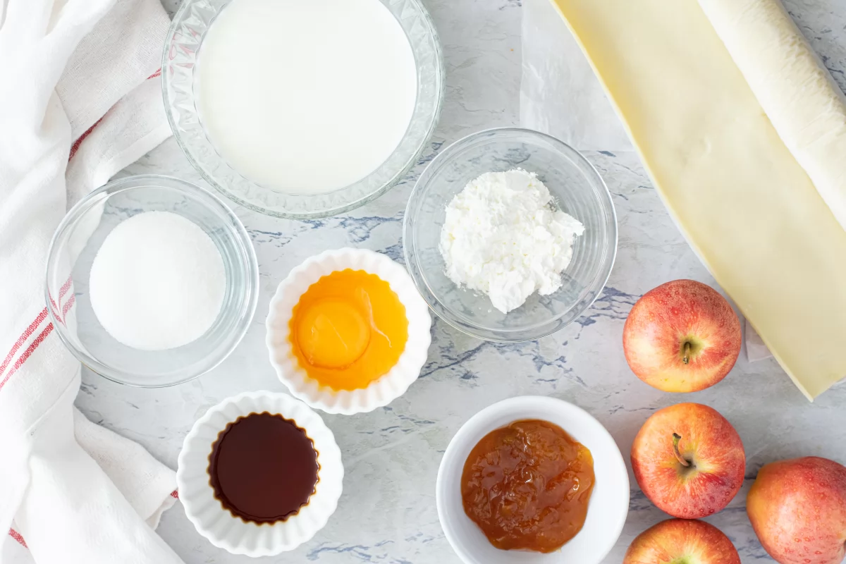 Ingredientes de la tarta de manzana y hojaldre con crema pastelera