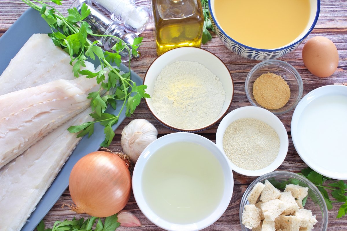 Ingredientes de las albóndigas de merluza en salsa verde