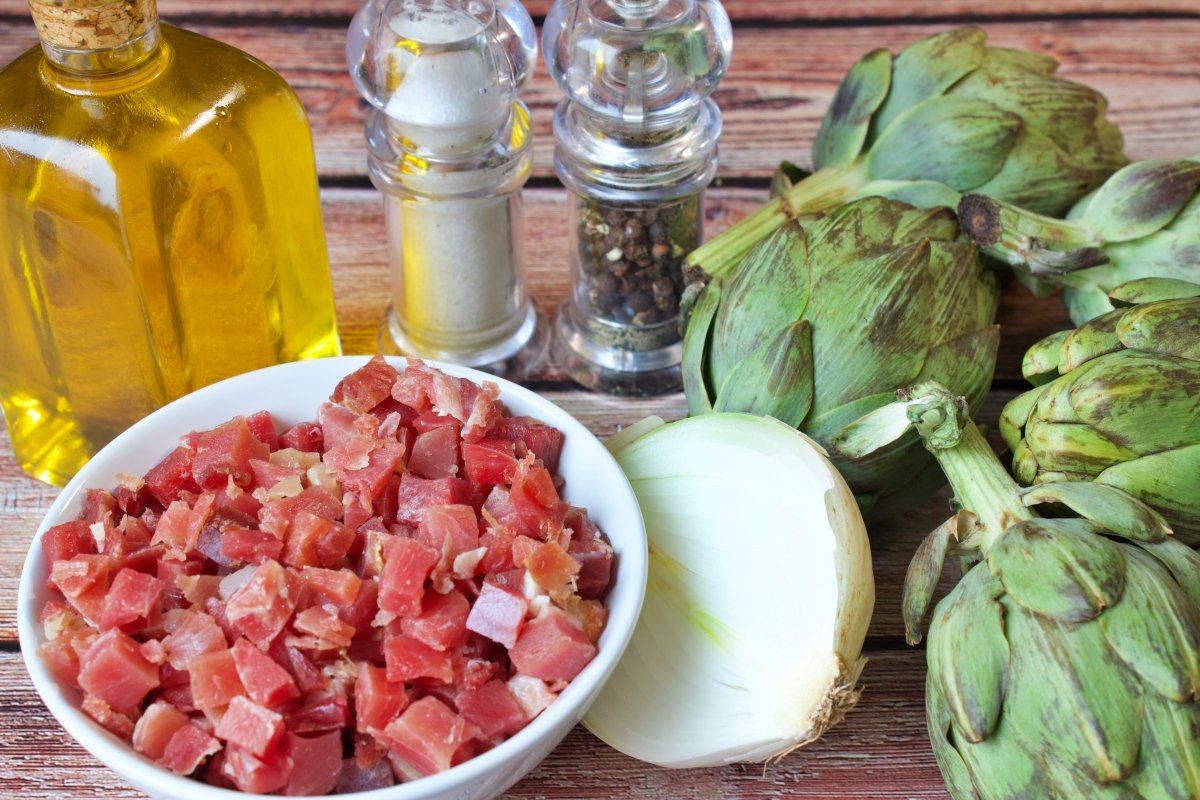 Ingredientes de las alcachofas rellenas de jamón