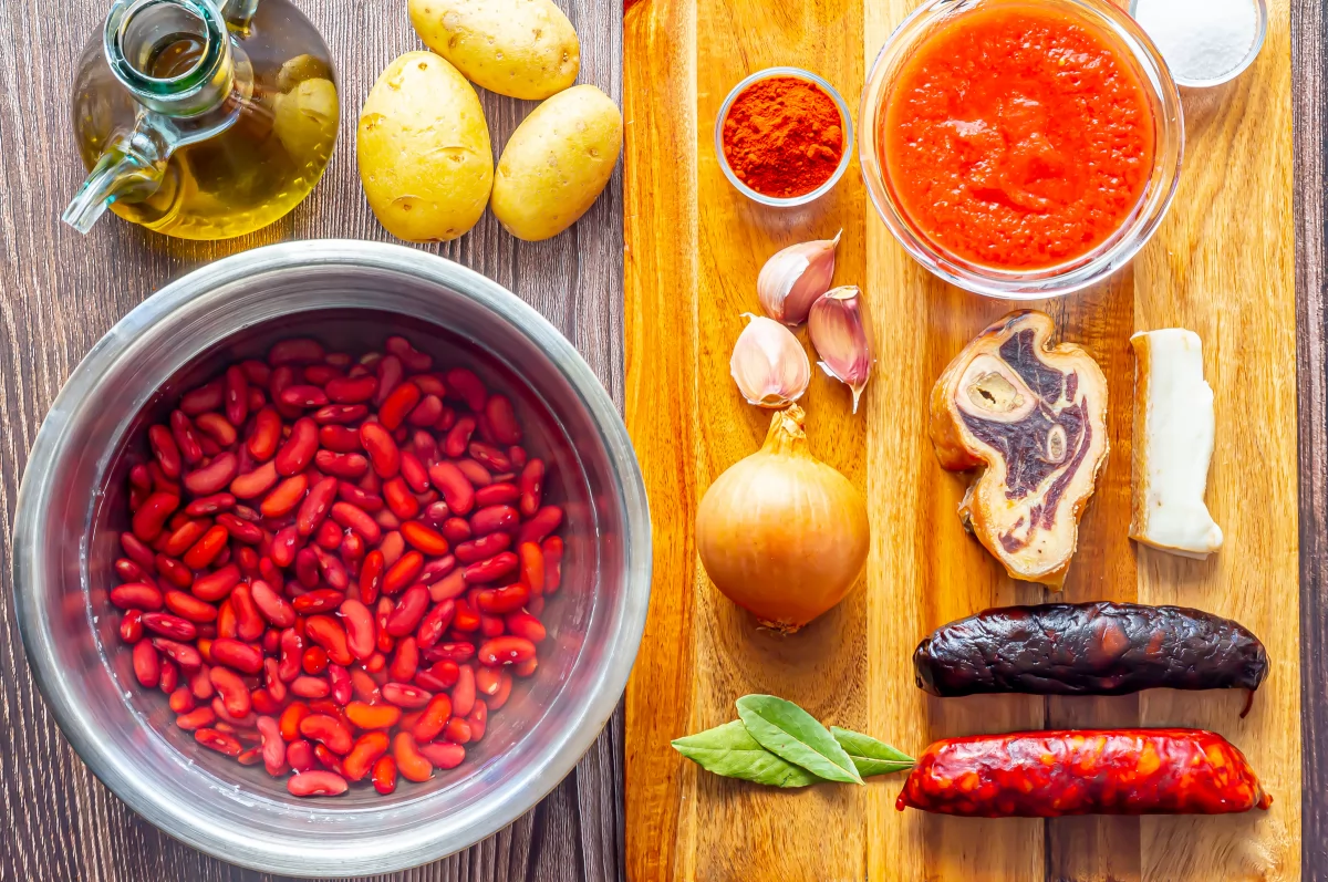 Ingredientes de las alubias rojas con chorizo y morcilla *