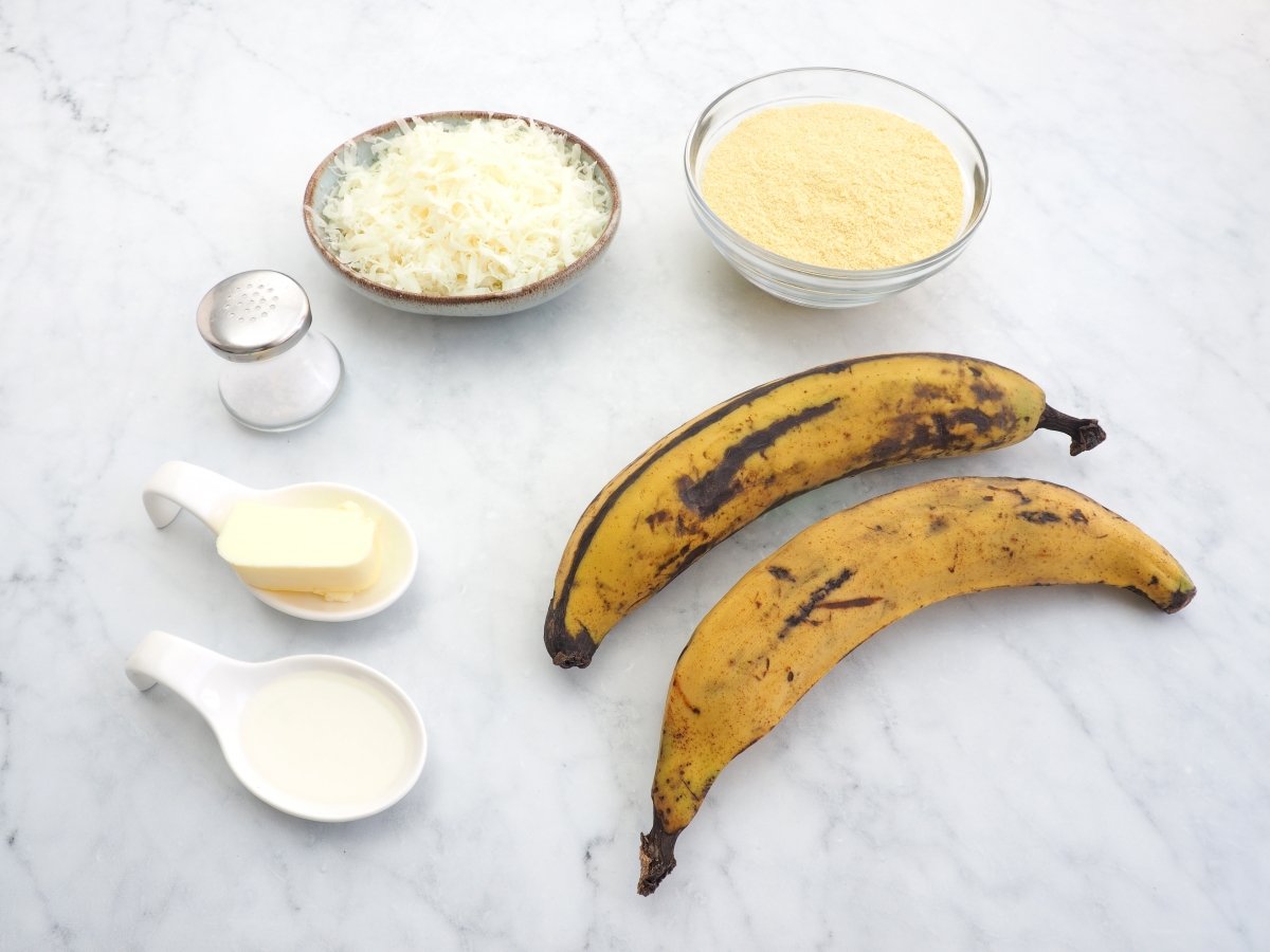 Ingredientes de las arepas de plátano maduro