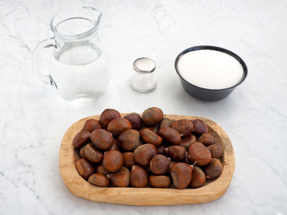 Ingredientes de las castañas en almíbar