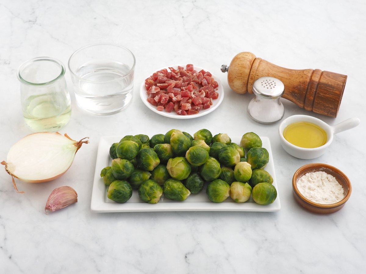 Ingredientes de las coles de Bruselas guisadas