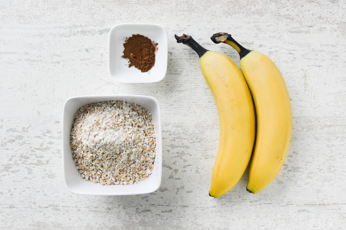 Ingredients for quick and easy oatmeal cookies