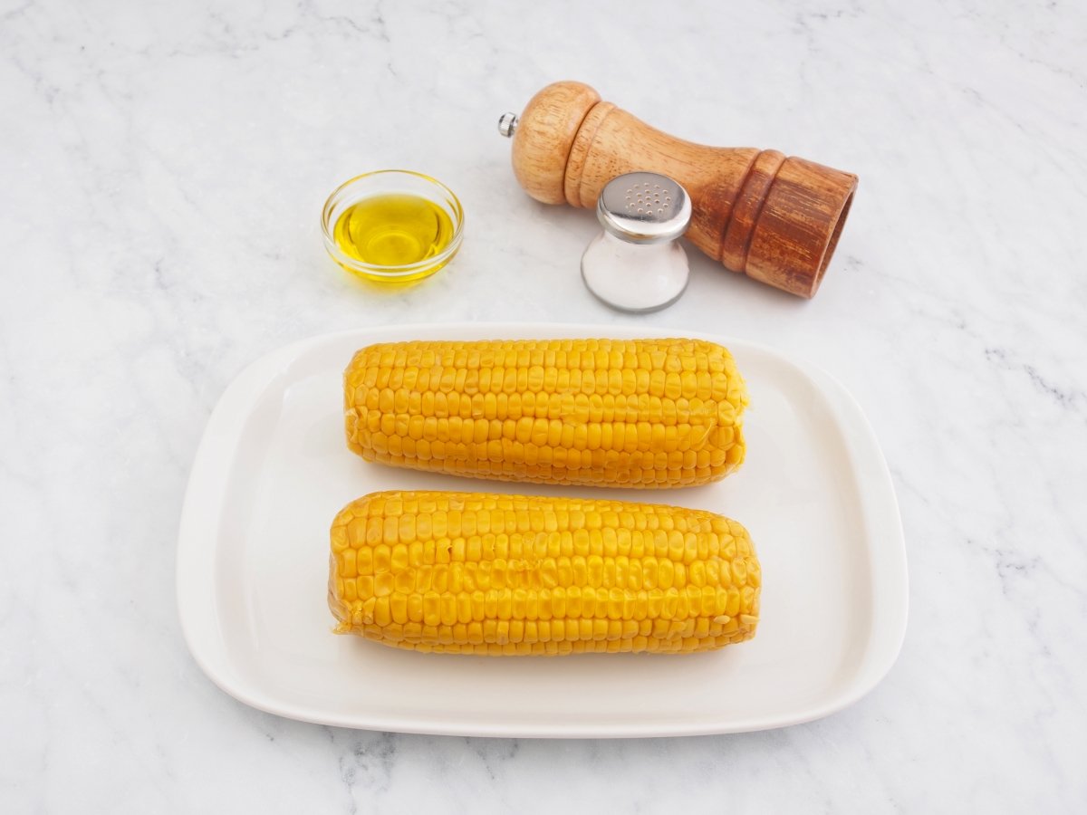 Ingredientes de las mazorcas de maíz a la plancha
