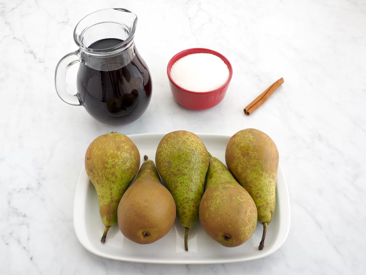 Ingredientes de las peras al vino