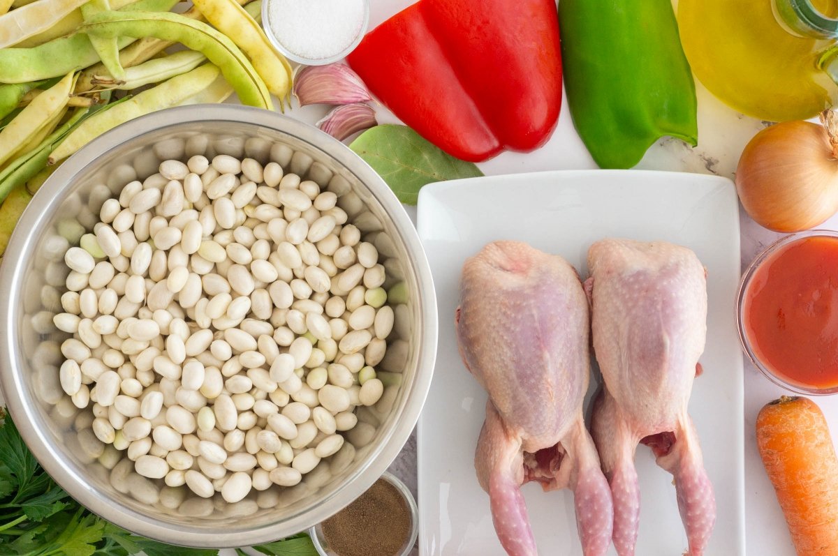 Ingredientes de las pochas con codorniz