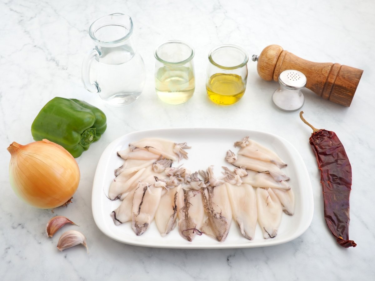 Ingredientes de los chipirones guisados