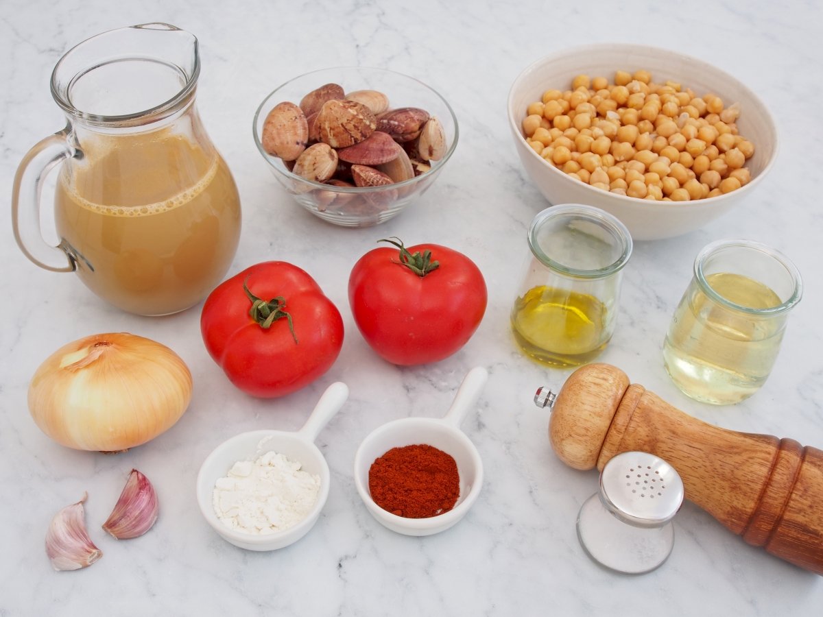 Ingredientes de los garbanzos con almejas