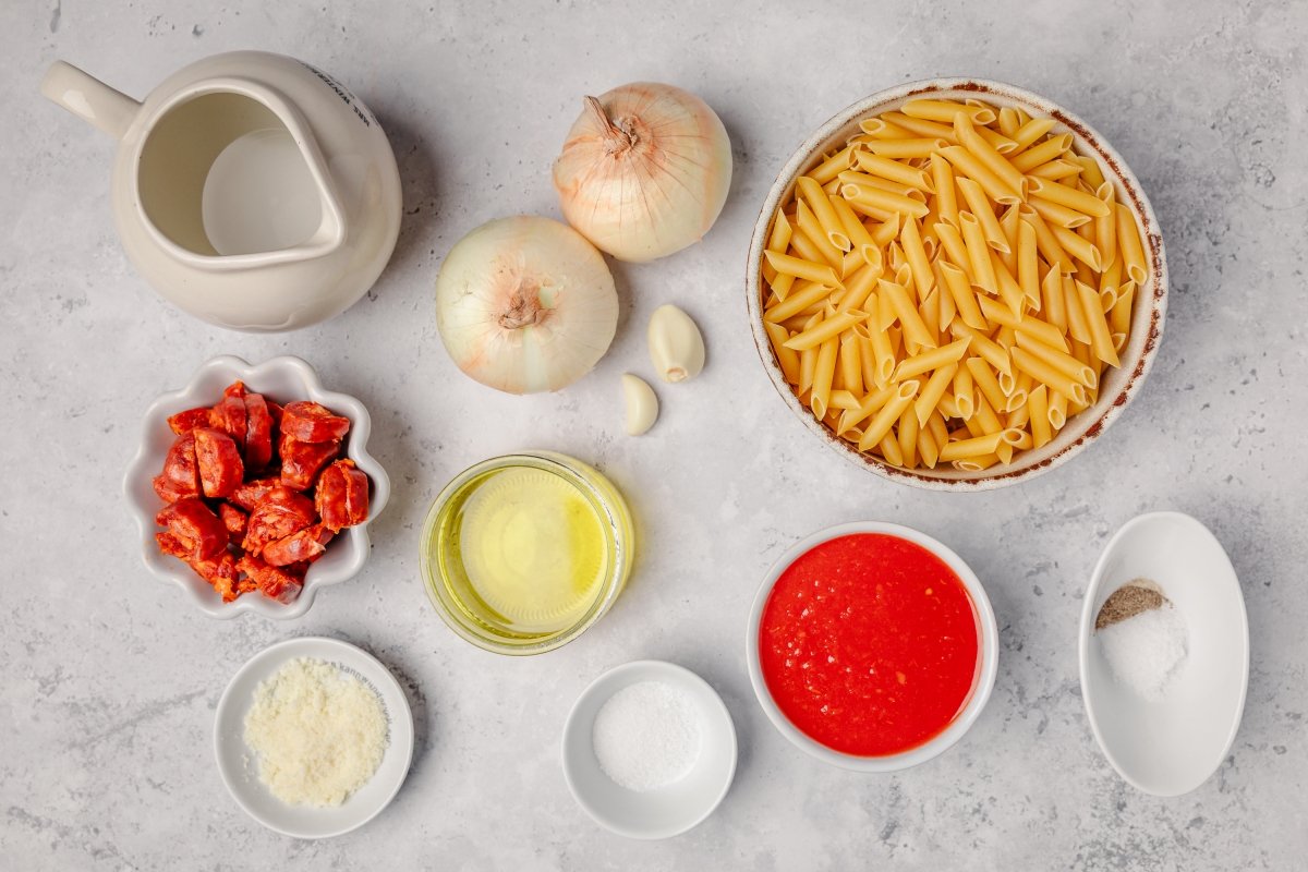 Ingredientes de los macarrones con chorizo en Thermomix