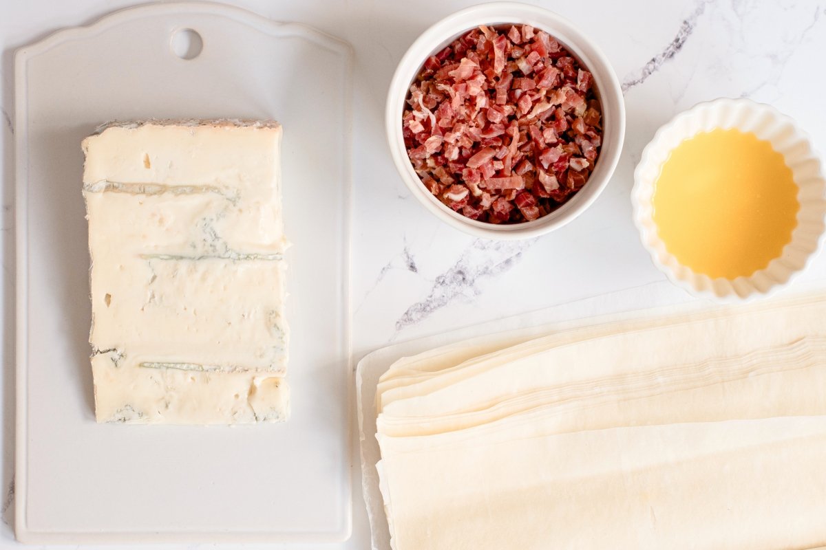 Ingredientes de los saquitos de queso gorgonzola y jamón