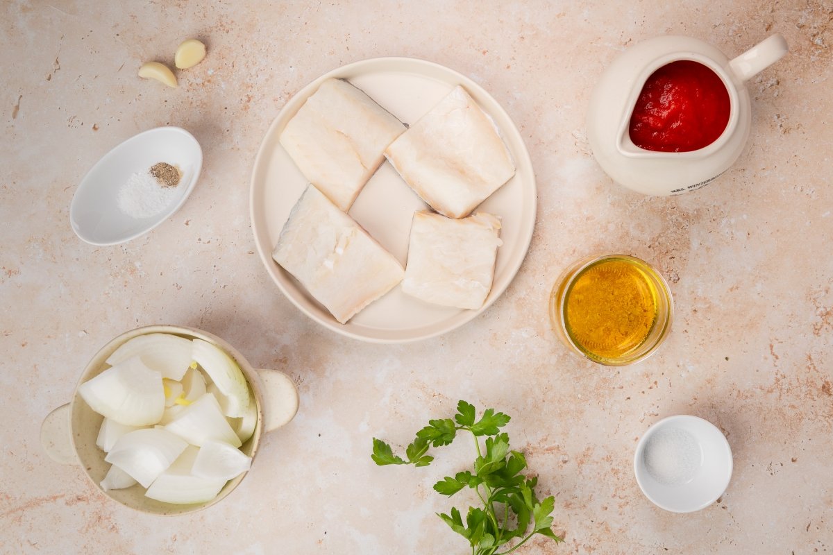 Ingredientes del bacalao con tomate en Thermomix