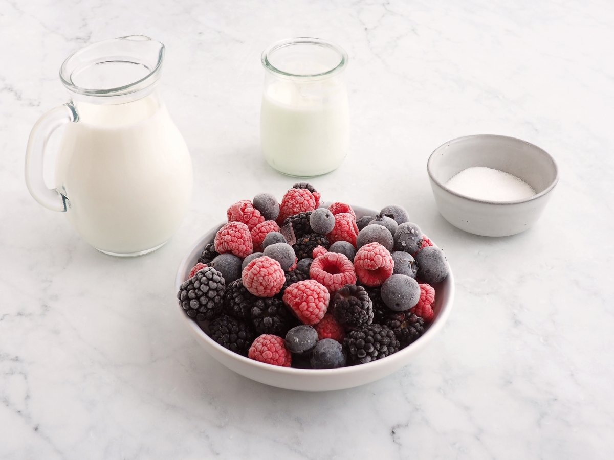 Ingredientes del batido de frutos rojos