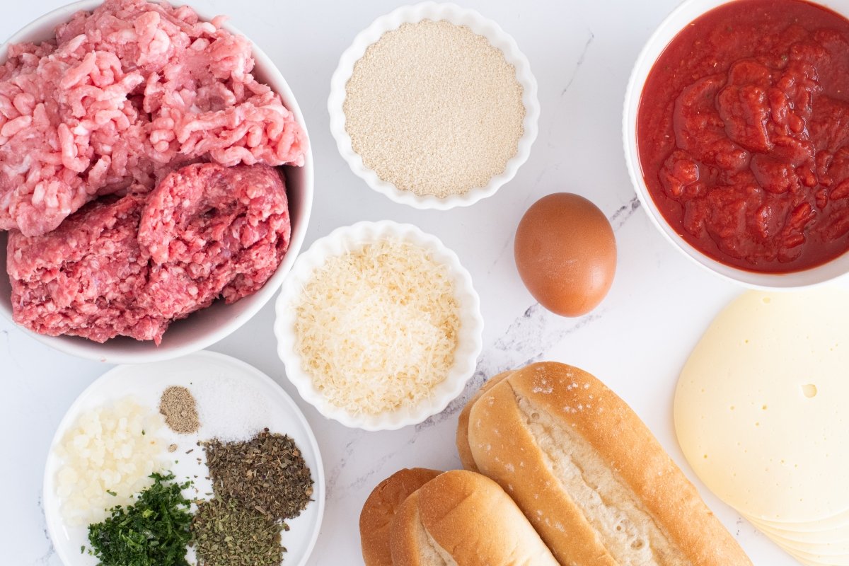 Ingredientes del bocadillo de albóndigas