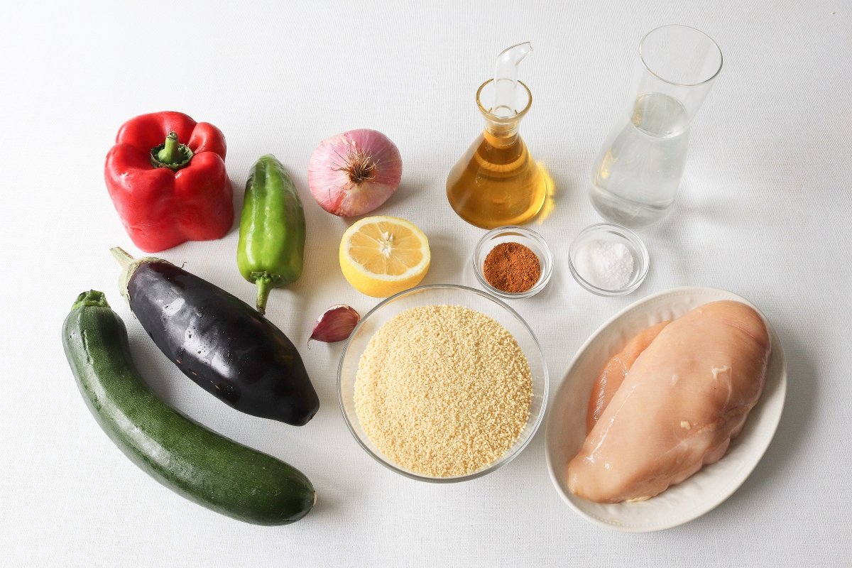 Ingredientes del cuscús con pollo y verduras