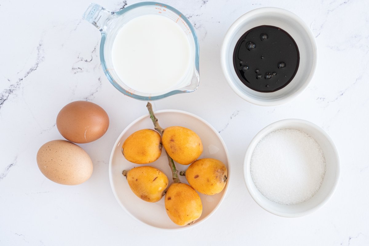 Ingredientes del flan de nísperos