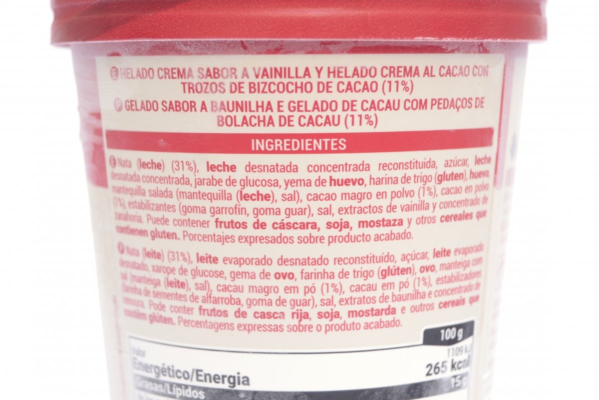 Ingredientes del helado con trozos de bizcocho brownie de Mercadona
