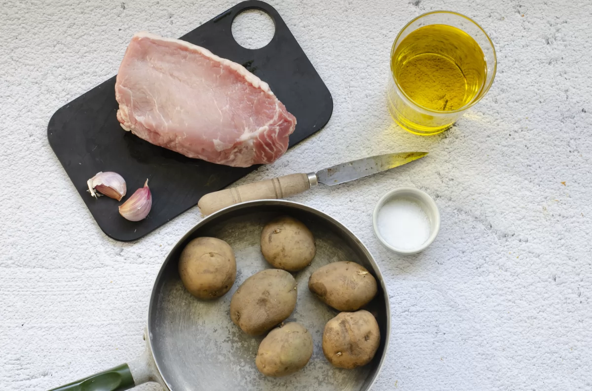 Ingredientes del raxo gallego con patatas *