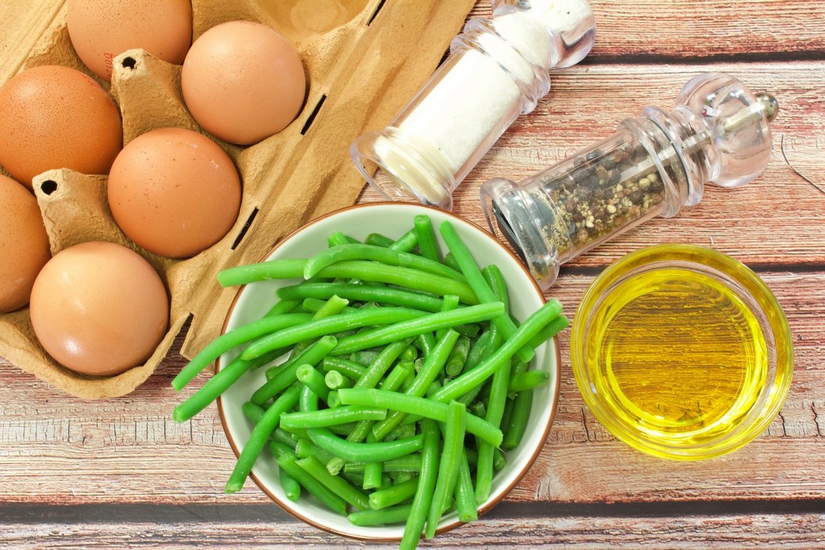 Ingredientes del revuelto de judías verdes