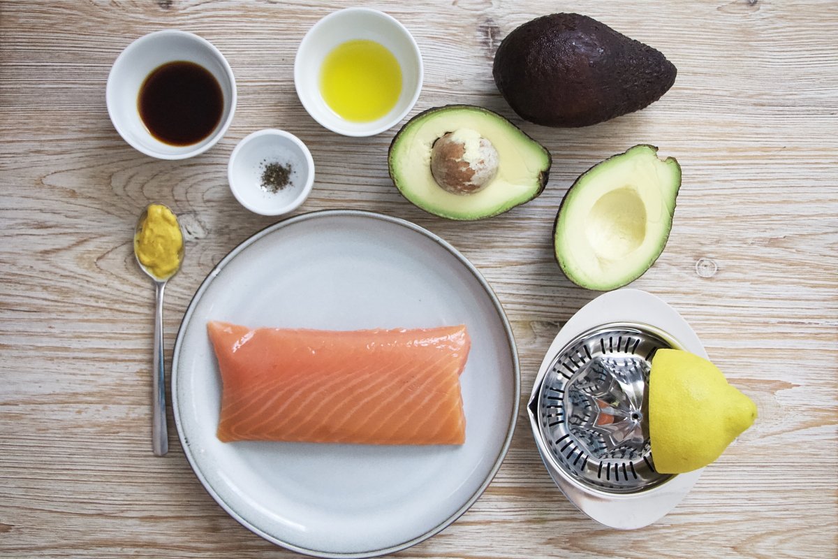 Ingredients for smoked salmon tartare